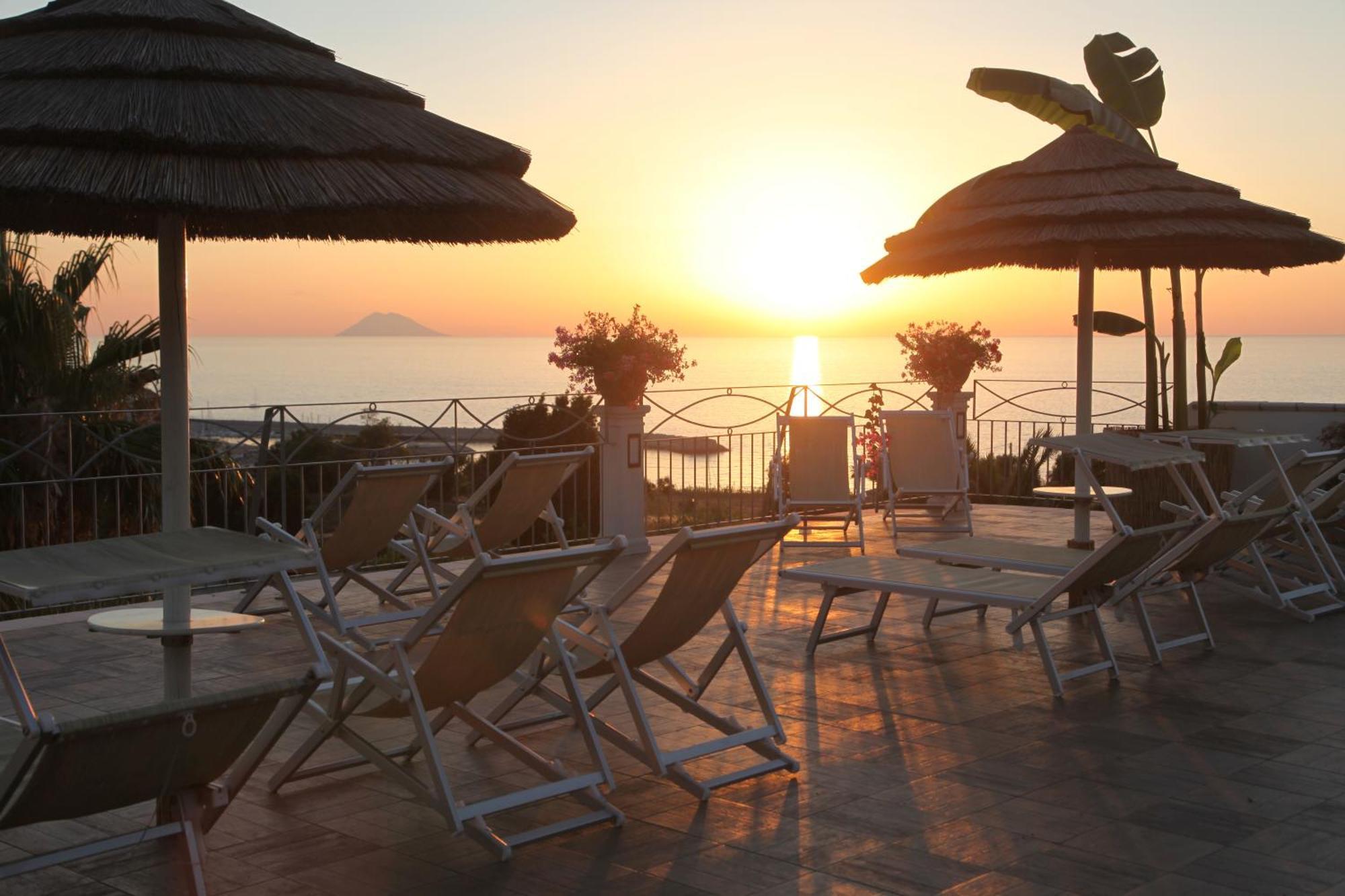 Residence Porto Ulisse Parghelia Kültér fotó